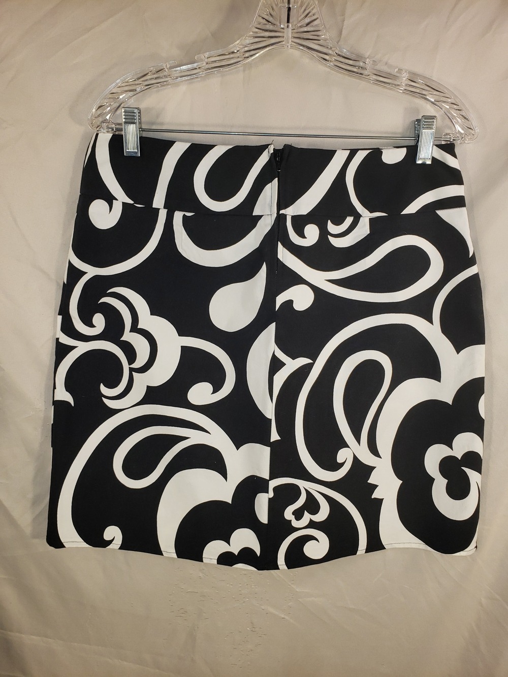 New York & Company Black and White Swirl Mini Skirt -10 - Picture 4 of 4